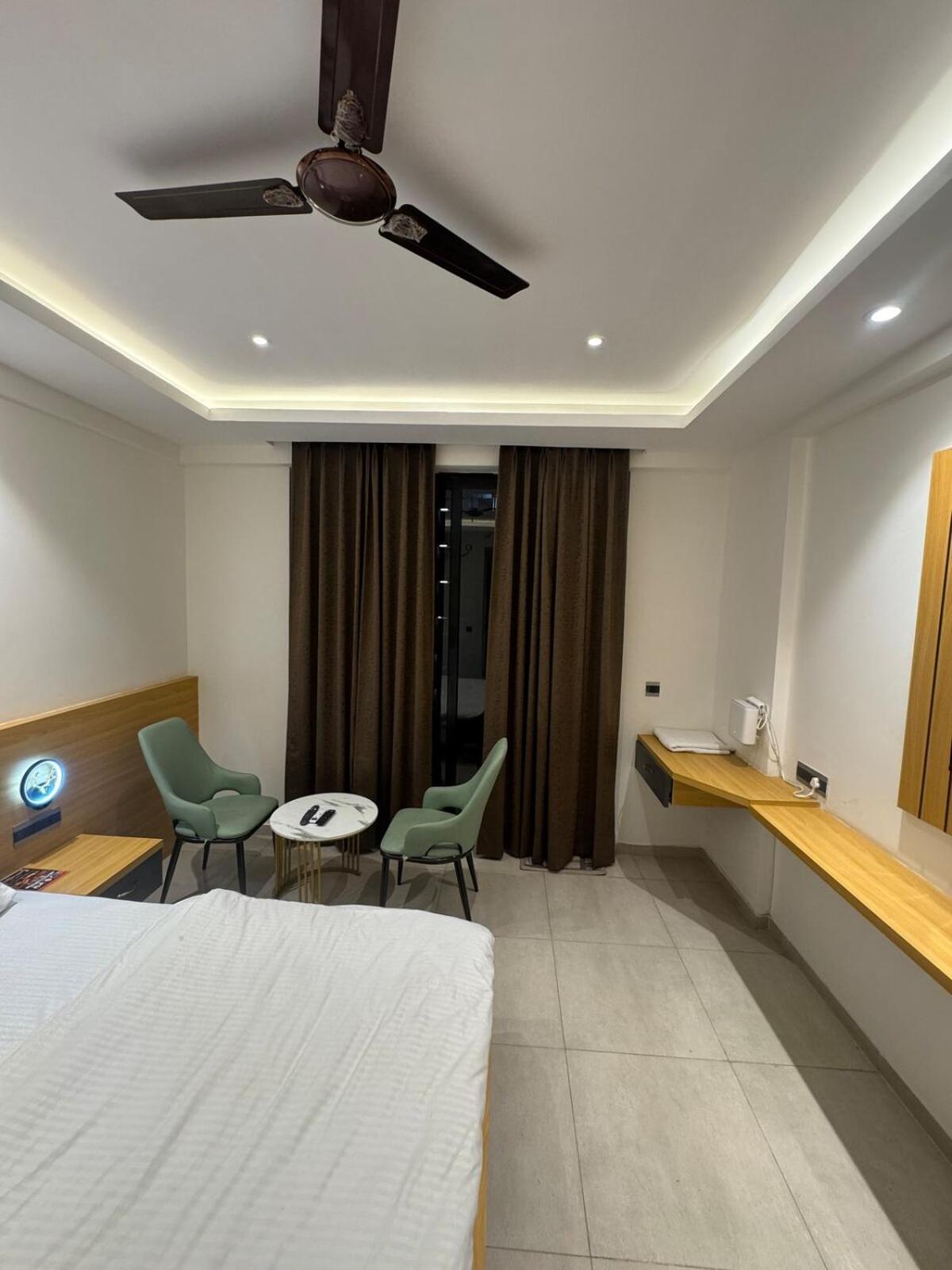 Apartment Crossandra Omaxe 2 *