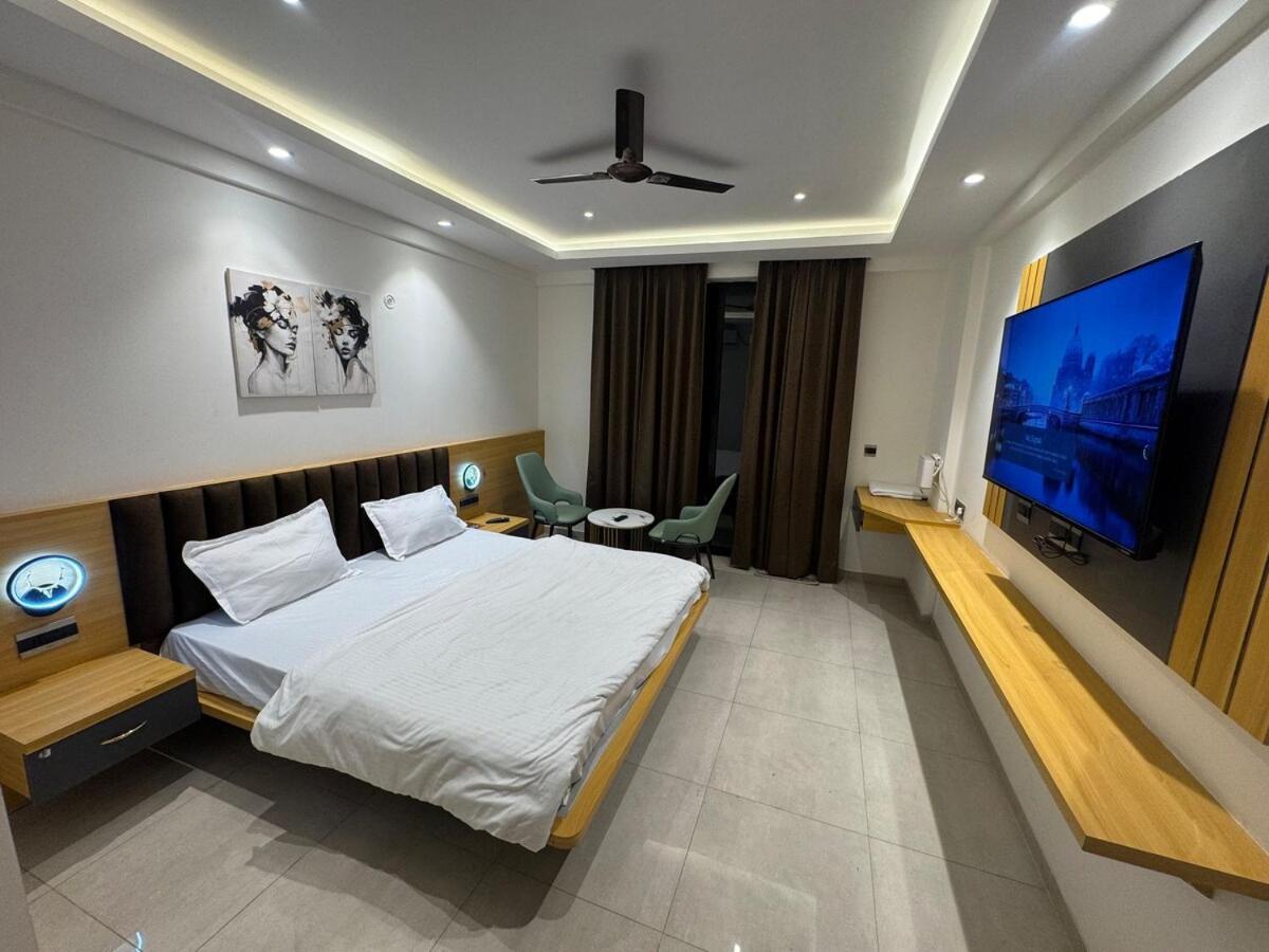 Crossandra Omaxe 2 * Lucknow
